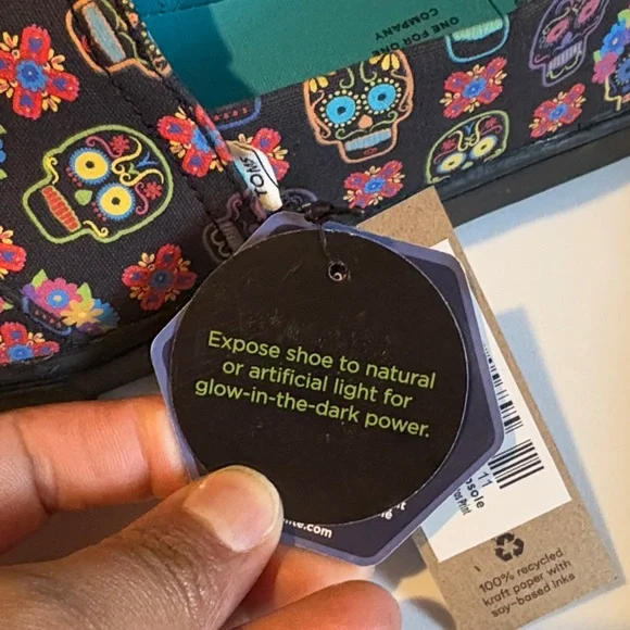 NWT TOMS Multicolor Sugar Skull Slip-Ons women’s - Picture 2 of 4